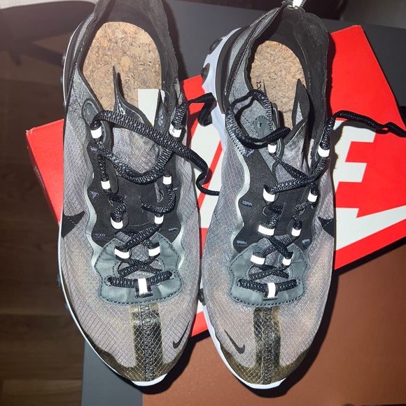 NIKE react Element size 9.5 - Picture 2 of 3